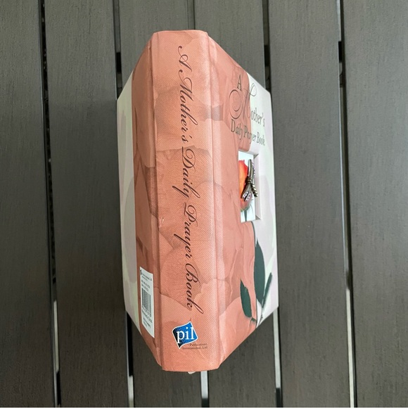 ⚡️FINAL PRICE⚡️ ‘A MOTHER’S DAILY PRAYER BOOK’ 366-DAY HARDBACK DEVOTION… - Picture 11 of 14